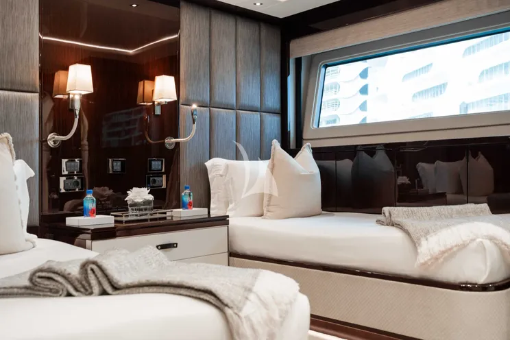 Charter Yacht CAPTAIN MORGAN III - Sunseeker 131 - 5 Cabins - Nassau - Exumas - Bahamas