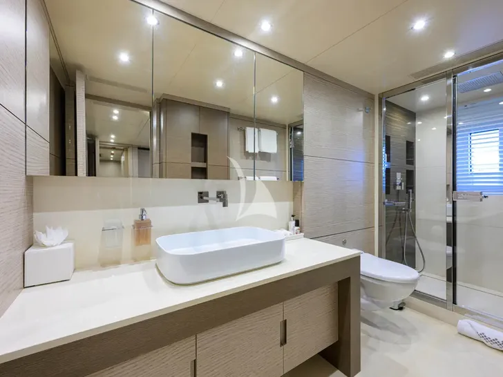 COFINA Benetti Classic Supreme 132 - VIP cabin 3 bathroom COFINA Benetti Classic Supreme 132 - VIP cabin 3 bathroom