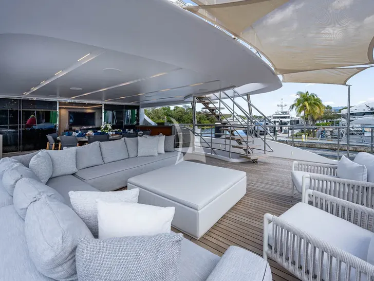 COFINA Benetti Classic Supreme 132 - sky deck alfresco lounge COFINA Benetti Classic Supreme 132 - sky deck alfresco lounge