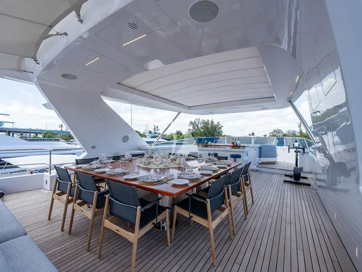 COFINA Benetti Classic Supreme 132 - sundeck dining set up COFINA Benetti Classic Supreme 132 - sundeck dining set up