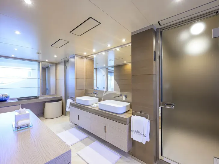 COFINA Benetti Classic Supreme 132 - master cabin bathroom COFINA Benetti Classic Supreme 132 - master cabin bathroom