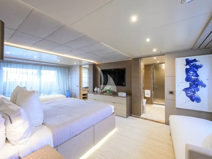 COFINA Benetti Classic Supreme 132 - master cabin bed and TV COFINA Benetti Classic Supreme 132 - master cabin bed and TV