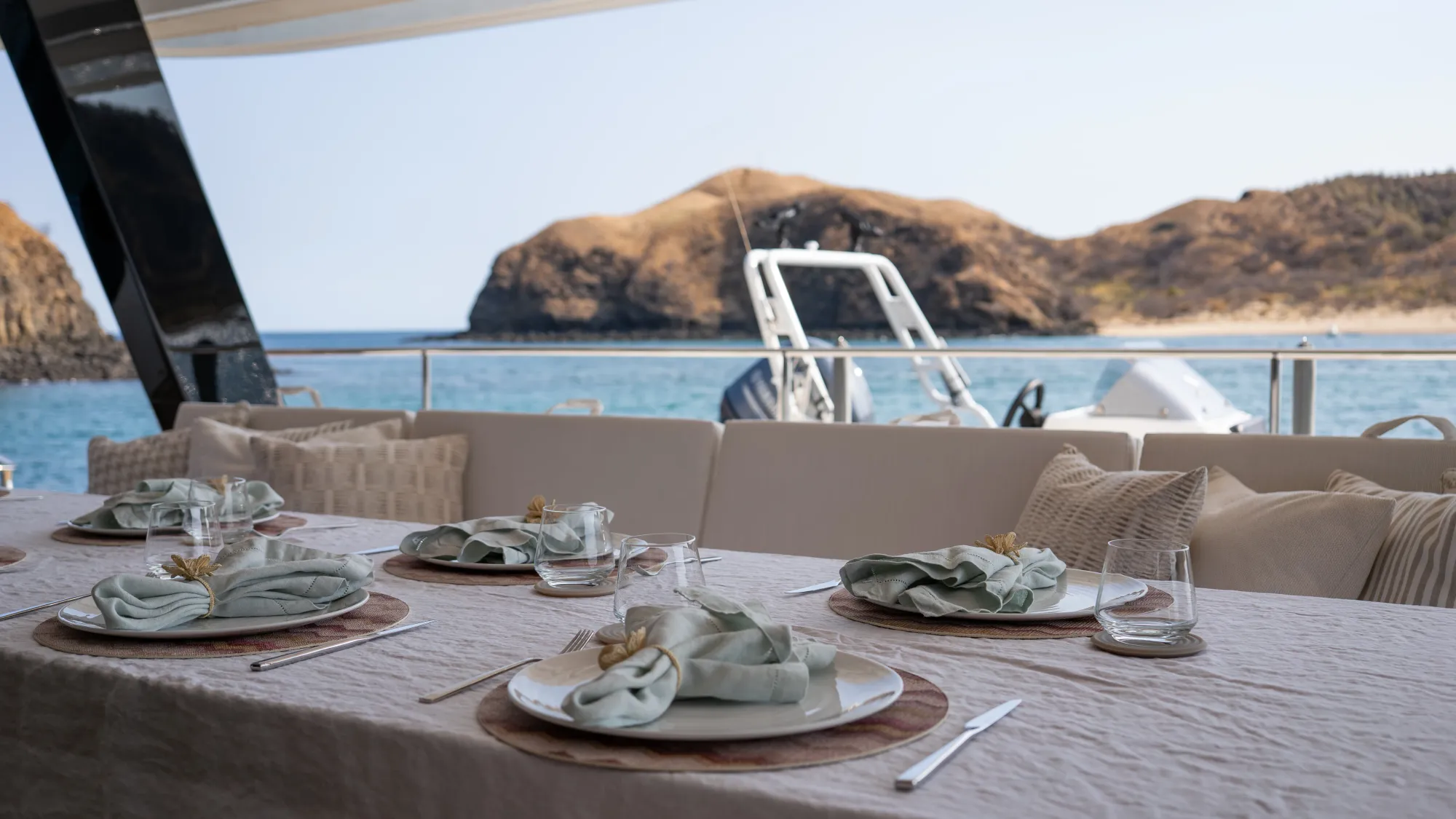 COLIBRI Sunreef 80 Power - alfresco dining