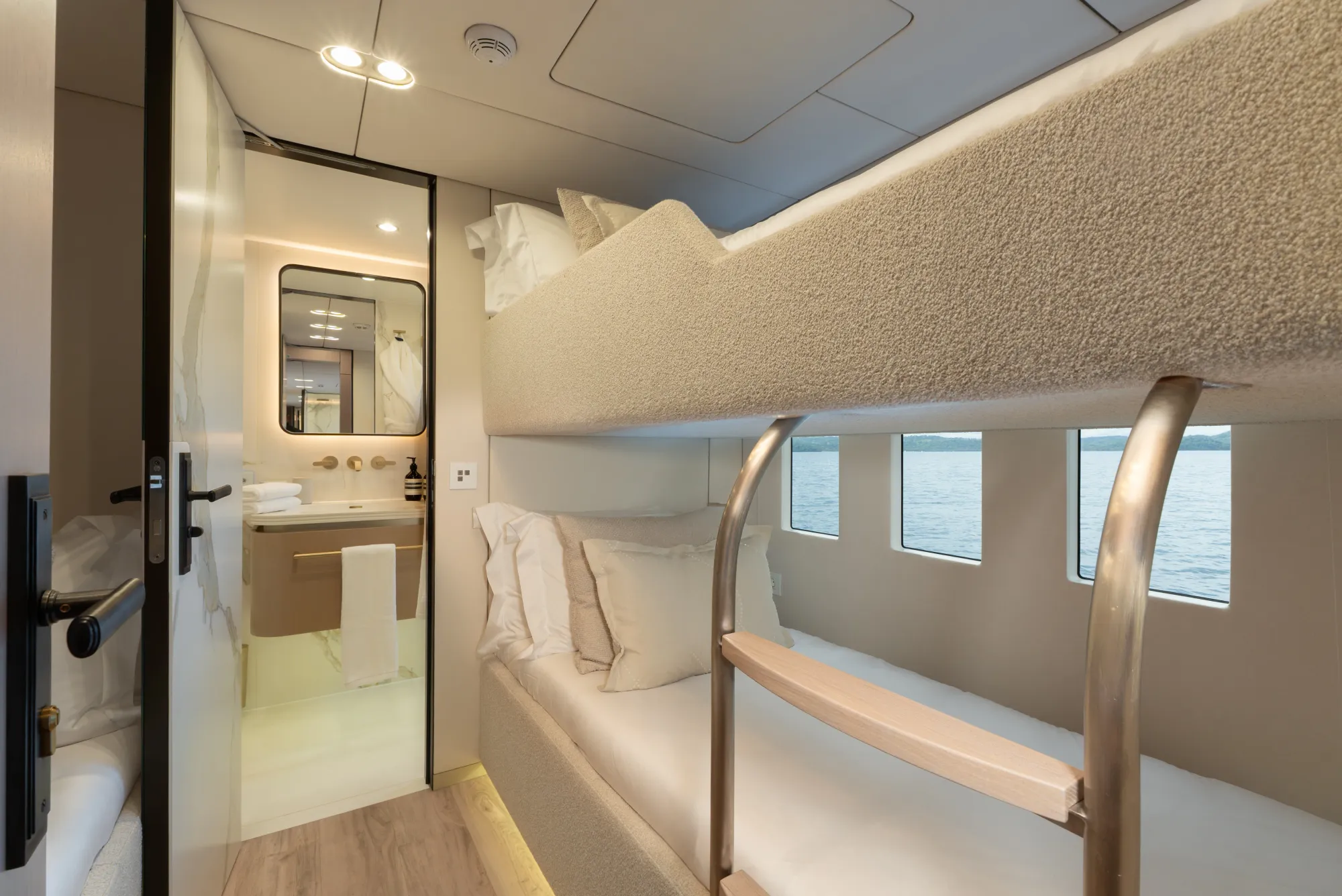 COLIBRI Sunreef 80 Power - bunk cabin