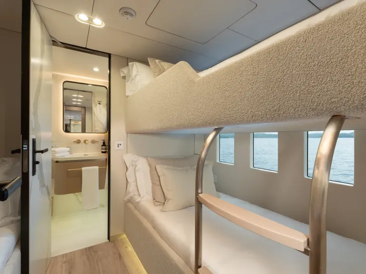 COLIBRI Sunreef 80 Power - bunk cabin COLIBRI Sunreef 80 Power - bunk cabin