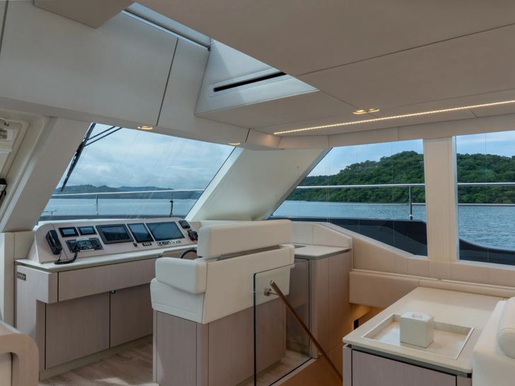 COLIBRI Sunreef 80 Power - cockpit COLIBRI Sunreef 80 Power - cockpit