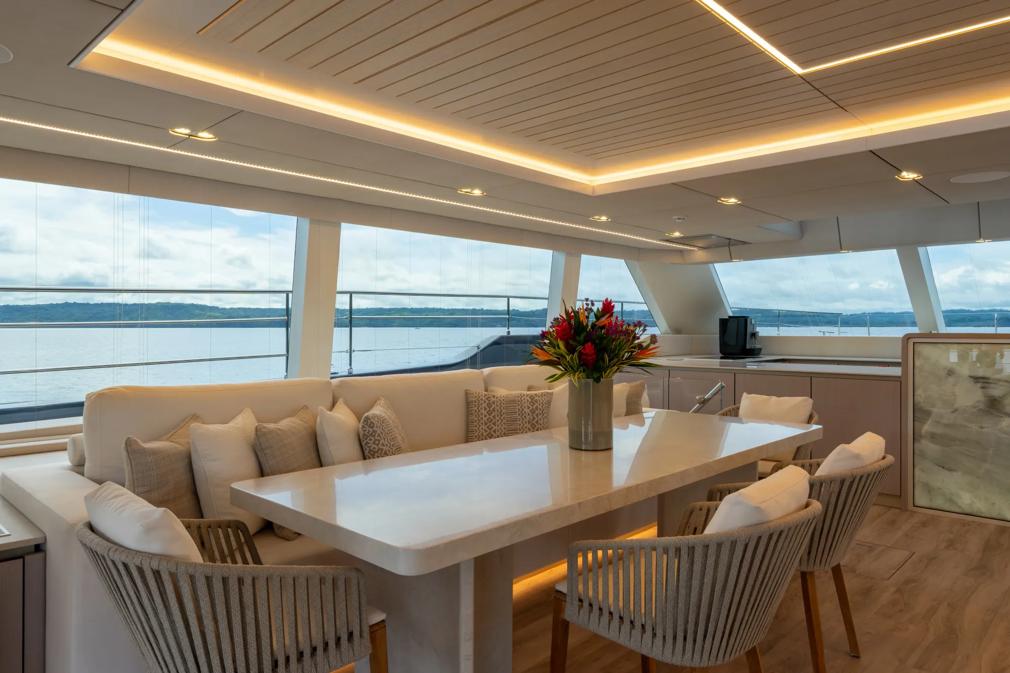 COLIBRI Sunreef 80 Power - main dining area