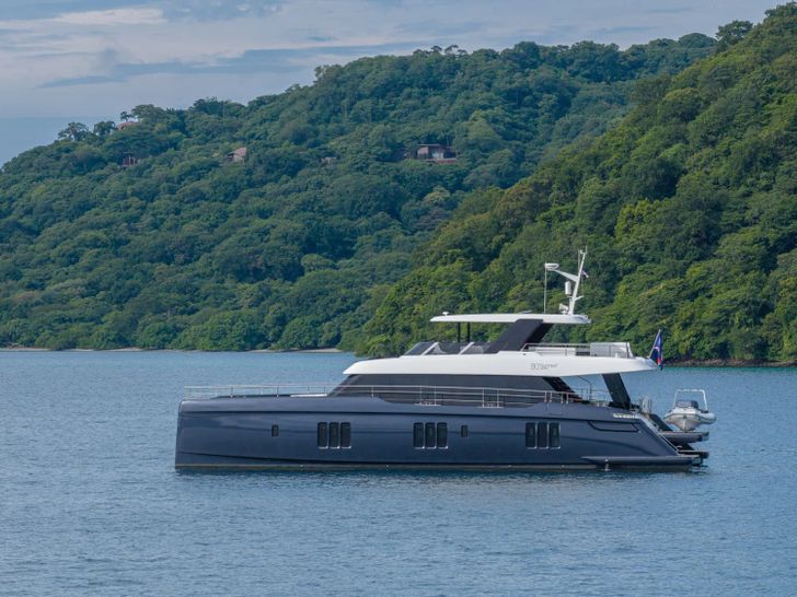 COLIBRI Sunreef 80 Power - side profile COLIBRI Sunreef 80 Power - side profile