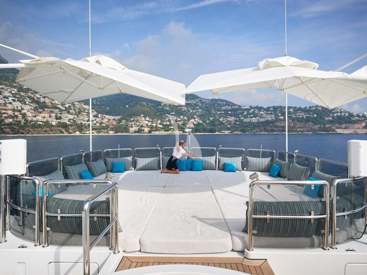 COME PRIMA Benetti Golden Gate 50 - expansive cushioned bronzing area COME PRIMA Benetti Golden Gate 50 - expansive cushioned bronzing area