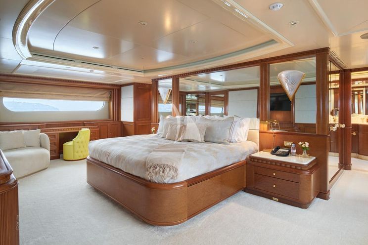 Charter Yacht COME PRIMA - Benetti Golden Bay 50 - 6 Cabins - Cannes - Monaco - St. Tropez - French Riviera