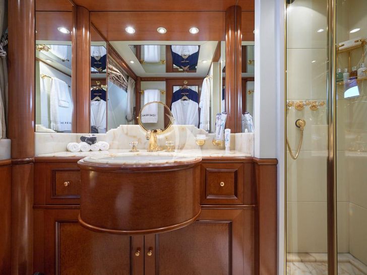 COME PRIMA Benetti Golden Gate 50 - twin cabin bathroom COME PRIMA Benetti Golden Gate 50 - twin cabin bathroom
