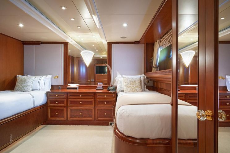 Charter Yacht COME PRIMA - Benetti Golden Bay 50 - 6 Cabins - Cannes - Monaco - St. Tropez - French Riviera