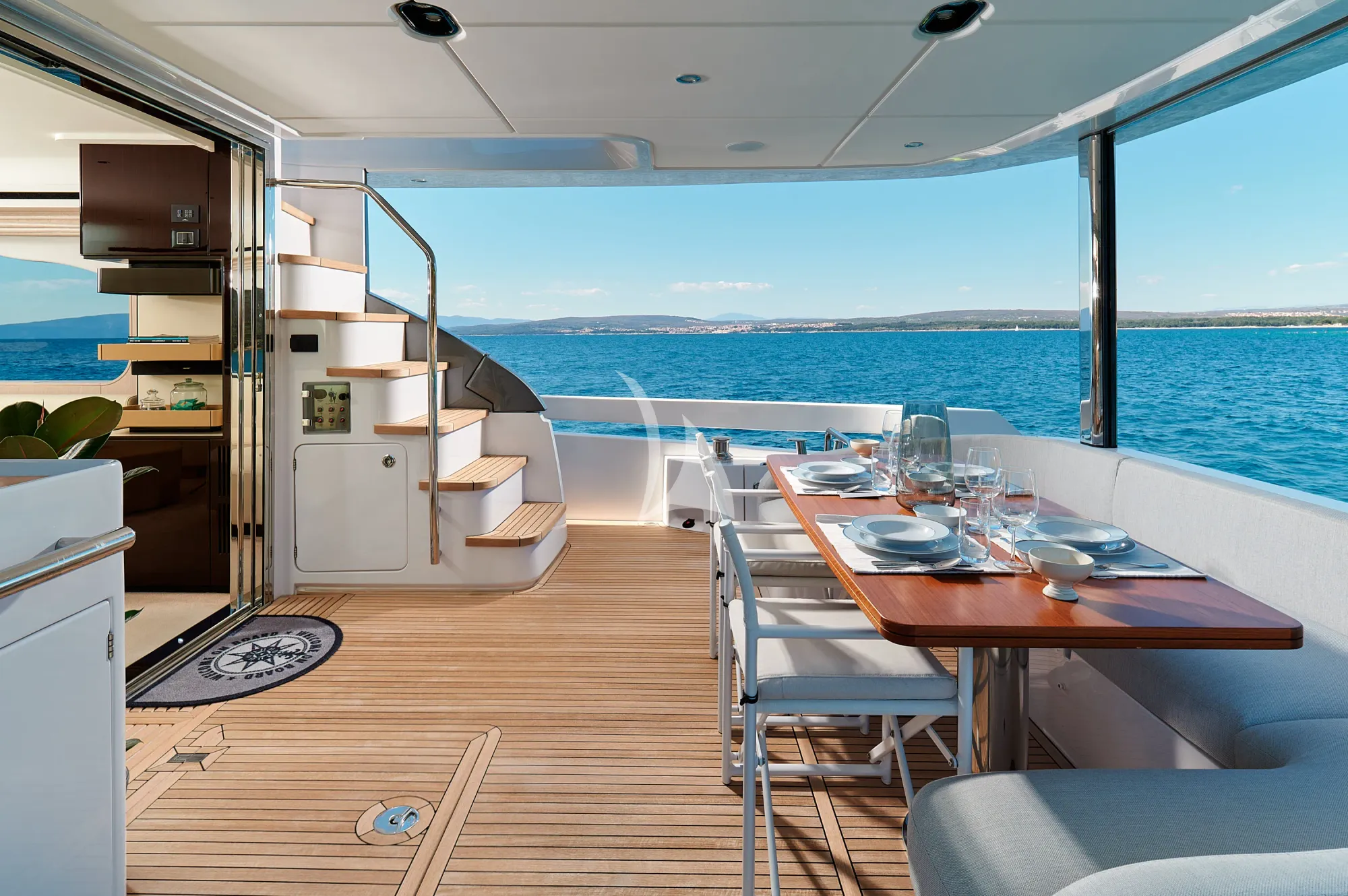 CONCORD'S 6 Azimut 78 - aft deck alfresco dining area