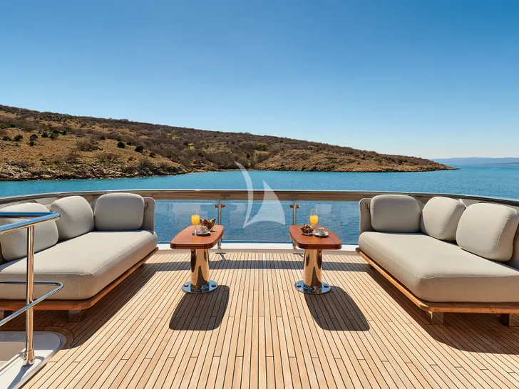 CONCORD'S 6 Azimut 78 - flybridge alfresco lounge CONCORD'S 6 Azimut 78 - flybridge alfresco lounge