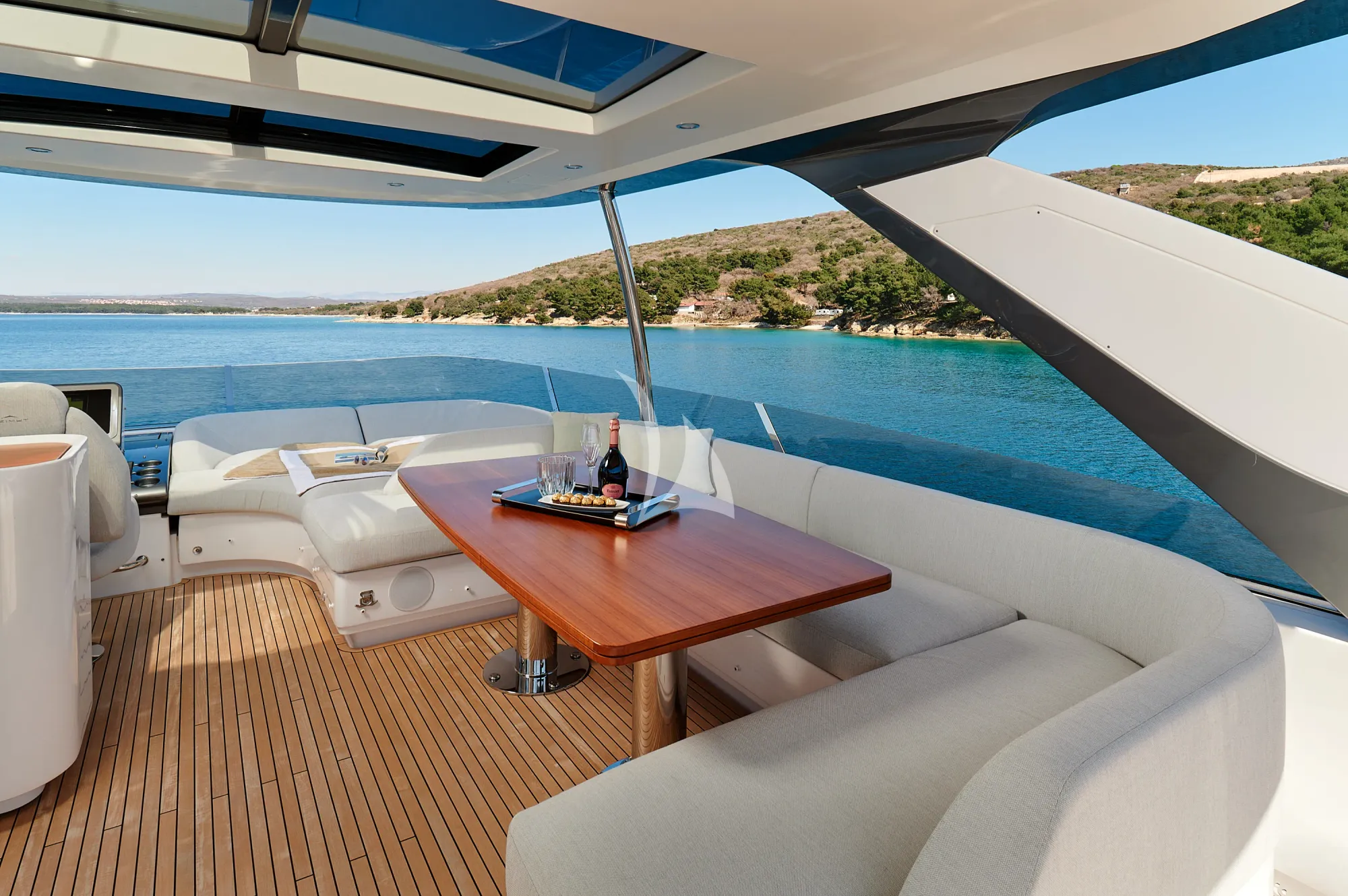 CONCORD'S 6 Azimut 78 - flybridge dining lounge