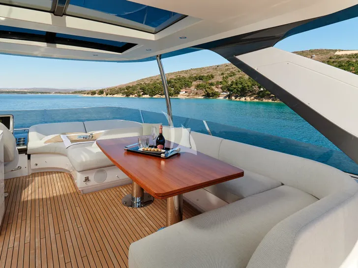 CONCORD'S 6 Azimut 78 - flybridge dining lounge CONCORD'S 6 Azimut 78 - flybridge dining lounge