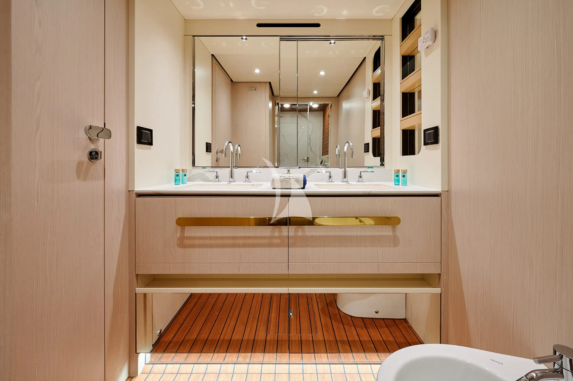 CONCORD'S 6 Azimut 78 - master cabin bathroom