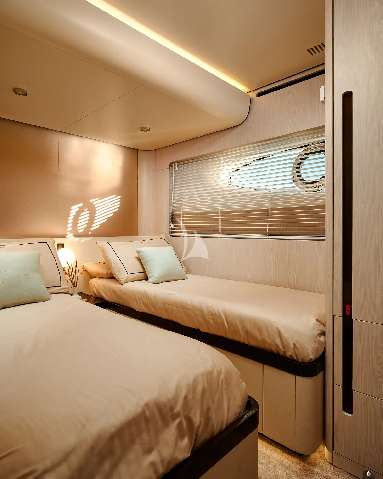 CONCORD'S 6 Azimut 78 - twin cabin