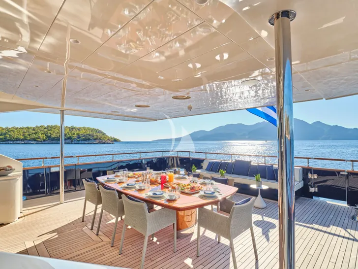 CONDOR A Tecnomar Nadara 41 RPH - sky deck alfresco dining area CONDOR A Tecnomar Nadara 41 RPH - sky deck alfresco dining area