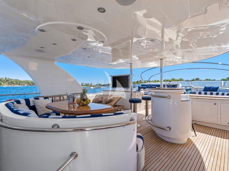 CONTE STEFANI Horizon 35m - flybridge seating CONTE STEFANI Horizon 35m - flybridge seating