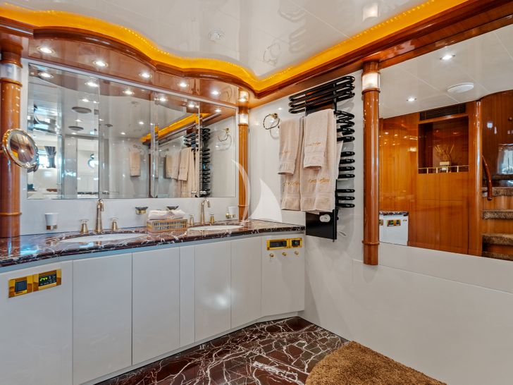 CONTE STEFANI Horizon 35m - master cabin bathroom CONTE STEFANI Horizon 35m - master cabin bathroom