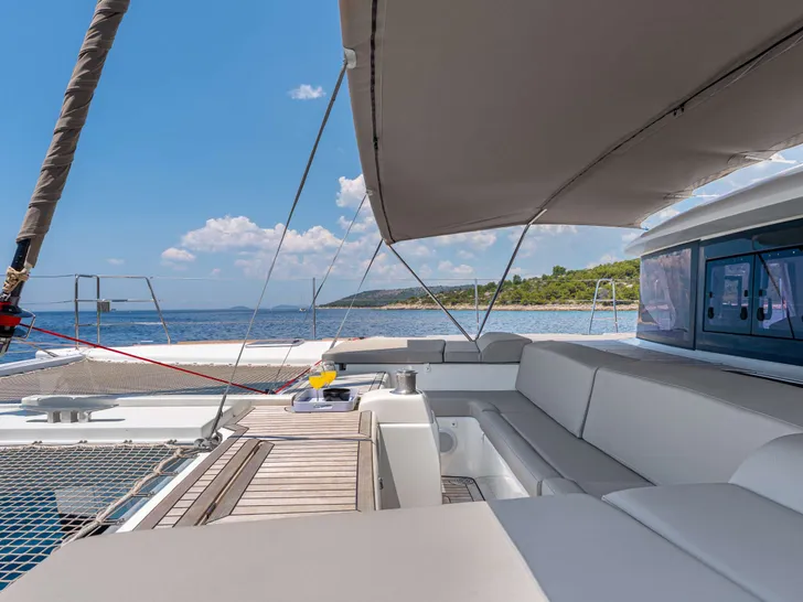 COOL BREEZE Lagoon 560 - forward lounge area COOL BREEZE Lagoon 560 - forward lounge area