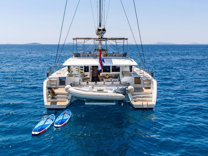 COOL BREEZE Lagoon 560 stern COOL BREEZE Lagoon 560 stern