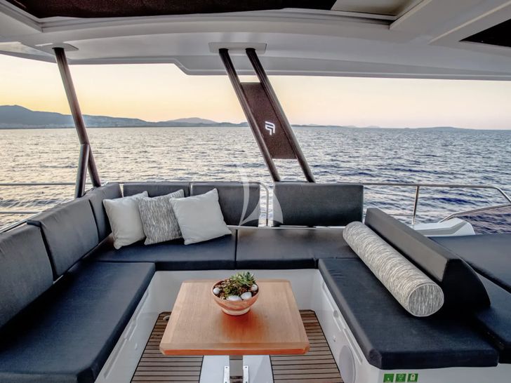 CORE Fountaine Pajot Power 67 - flybridge lounge CORE Fountaine Pajot Power 67 - flybridge lounge