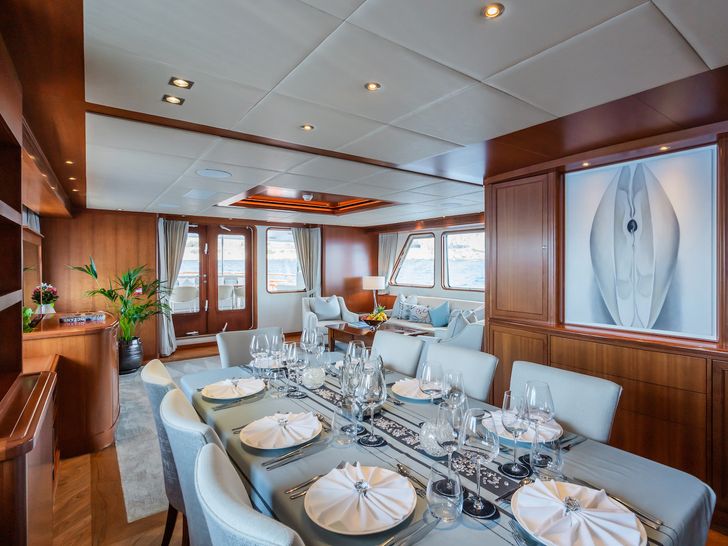 CORNELIA RMK Marine 34m - indoor formal dining set up CORNELIA RMK Marine 34m - indoor formal dining set up
