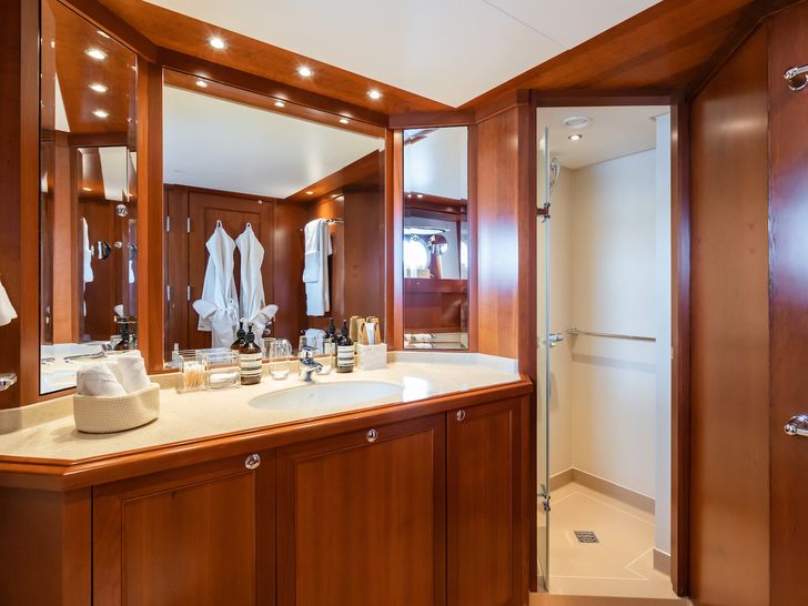 CORNELIA RMK Marine 34m - master cabin bathroom CORNELIA RMK Marine 34m - master cabin bathroom