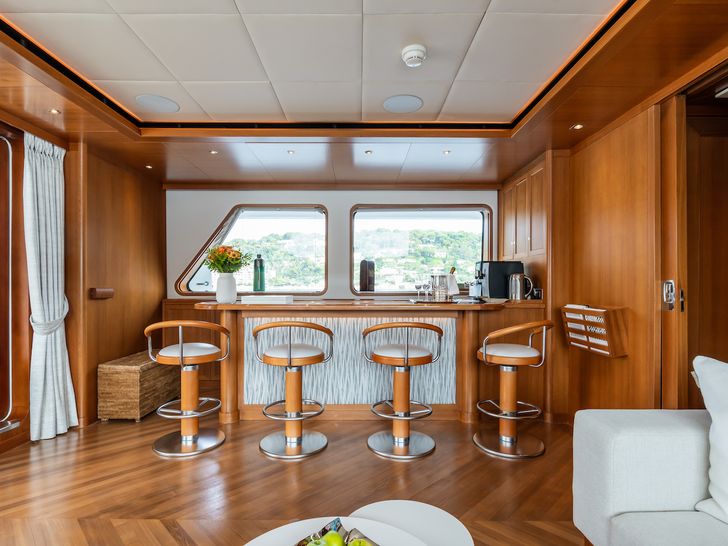 CORNELIA RMK Marine 34m - sky bar CORNELIA RMK Marine 34m - sky bar