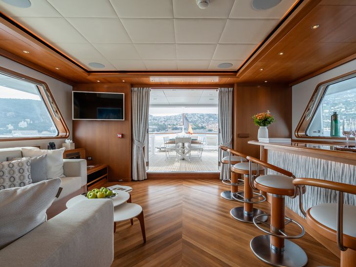 CORNELIA RMK Marine 34m - sky lounge CORNELIA RMK Marine 34m - sky lounge