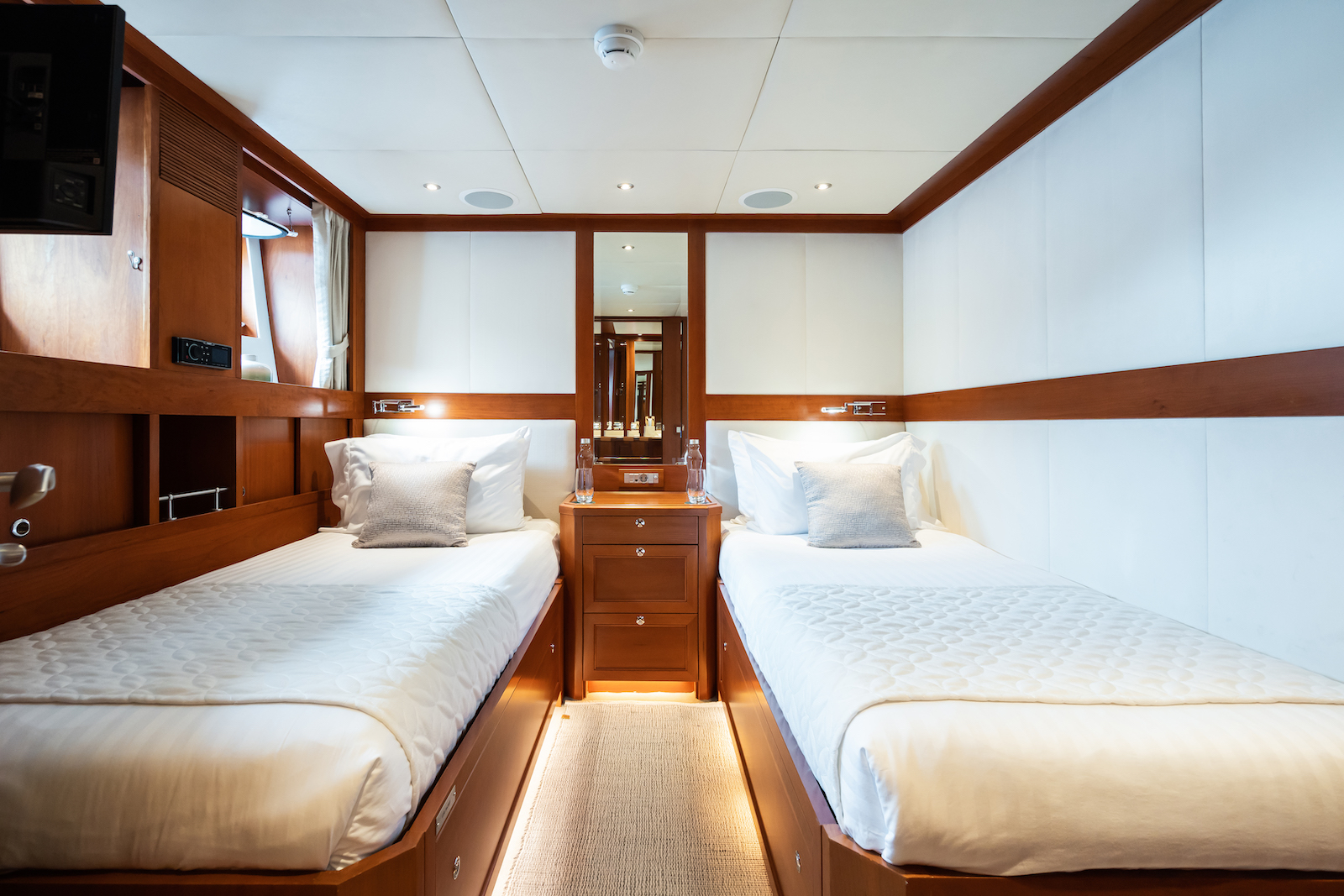 Charter Yacht CORNELIA - RMK Marine 34m - 4 Cabins - Cannes - Monaco - St Tropez - Nice - Antibes - the French Riviera