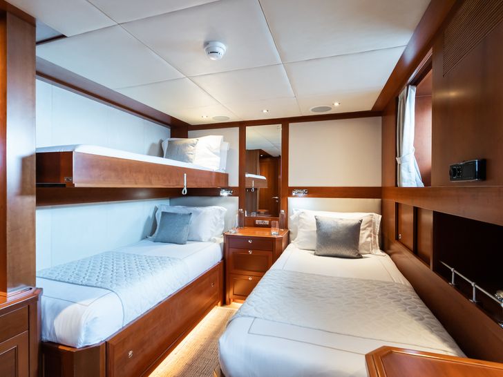 CORNELIA RMK Marine 34m - twin cabin 2 with a pullman CORNELIA RMK Marine 34m - twin cabin 2 with a pullman