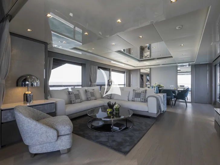 CRAZY TOO Mangusta 109 Main Salon CRAZY TOO Mangusta 109 Main Salon