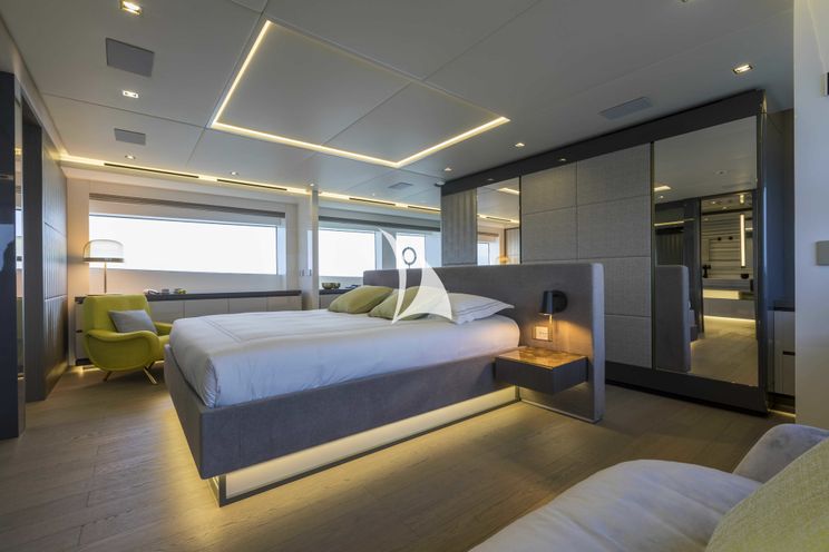 Charter Yacht CRAZY TOO - Mangusta 109 - 5 Cabins - Antibes - Cannes - Monaco - St Tropez