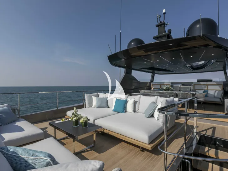 CRAZY TOO Mangusta 109 Sundeck CRAZY TOO Mangusta 109 Sundeck