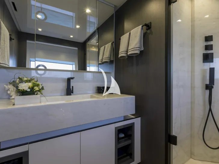 CRAZY TOO Mangusta 109 Twin Ensuite CRAZY TOO Mangusta 109 Twin Ensuite