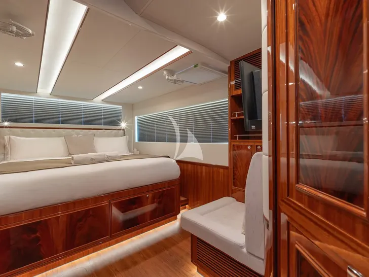 CRAZY LOVE Hudson HH88 - VIP cabin 1 CRAZY LOVE Hudson HH88 - VIP cabin 1