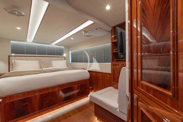 Charter Yacht CRAZY LOVE - Hudson HH88 - 5 Cabins - Papeete - Raiatea - Tahiti - French Polynesia