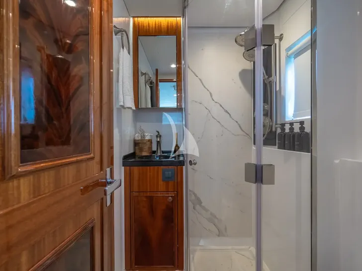 CRAZY LOVE Hudson HH88 - VIP cabin 2 bathroom CRAZY LOVE Hudson HH88 - VIP cabin 2 bathroom