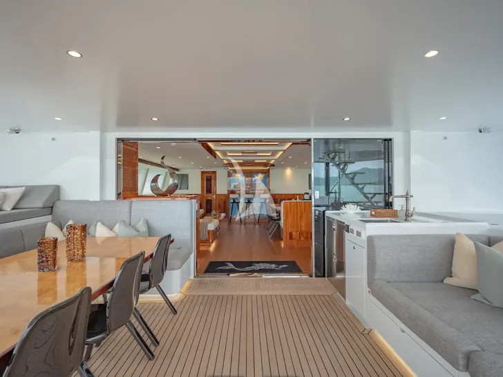 CRAZY LOVE Hudson HH88 - aft deck lounge and dining area CRAZY LOVE Hudson HH88 - aft deck lounge and dining area