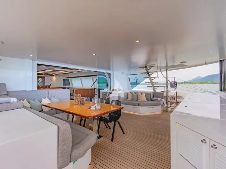 CRAZY LOVE Hudson HH88 - aft deck CRAZY LOVE Hudson HH88 - aft deck