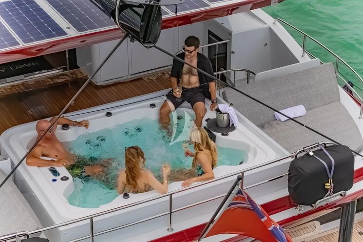 Charter Yacht CRAZY LOVE - Hudson HH88 - 5 Cabins - Papeete - Raiatea - Tahiti - French Polynesia