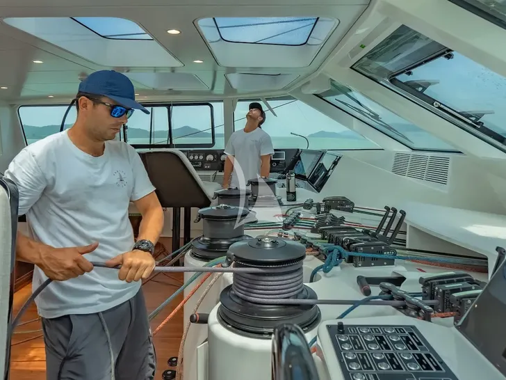 CRAZY LOVE Hudson HH88 - crew at the helm station CRAZY LOVE Hudson HH88 - crew at the helm station