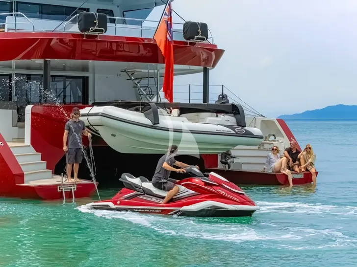 CRAZY LOVE Hudson HH88 - jet skis CRAZY LOVE Hudson HH88 - jet skis