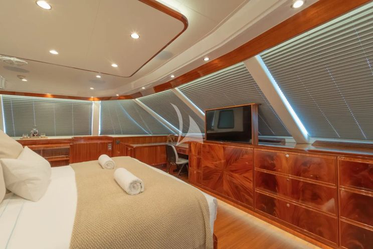 Charter Yacht CRAZY LOVE - Hudson HH88 - 5 Cabins - Papeete - Raiatea - Tahiti - French Polynesia