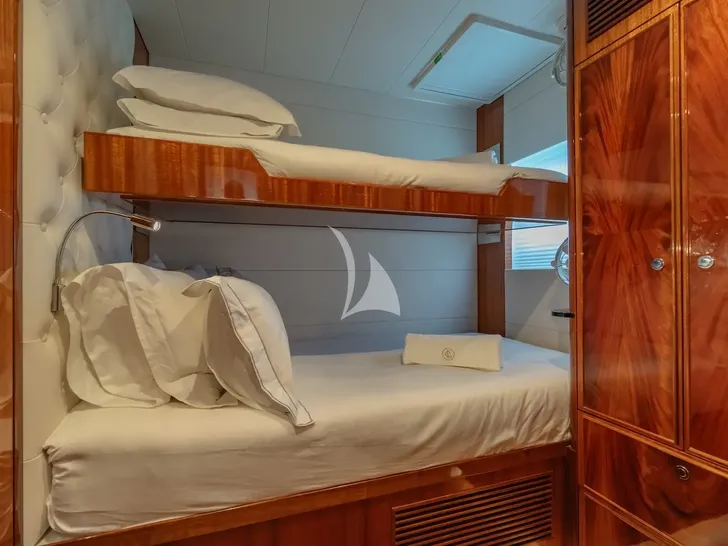 CRAZY LOVE Hudson HH88 - twin bunk cabin CRAZY LOVE Hudson HH88 - twin bunk cabin