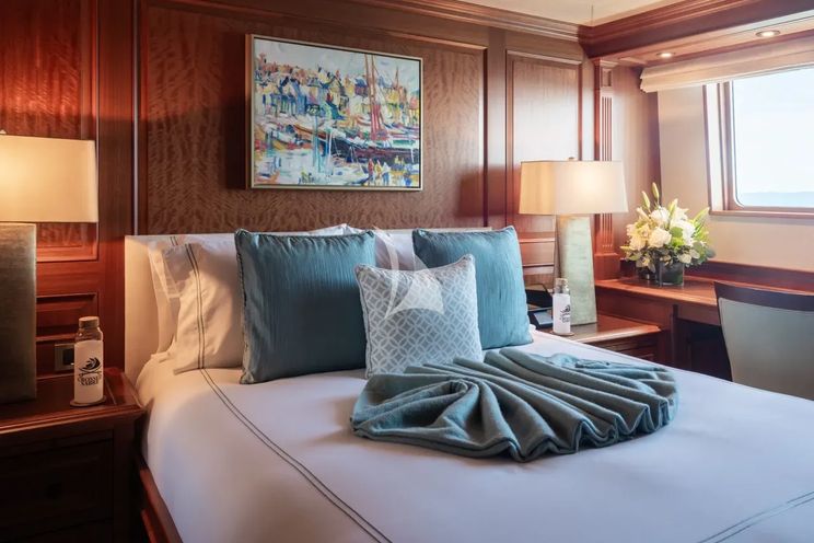 Charter Yacht CROSSED SABRE - Burger 144 - 7 Cabins - Nassau - Exumas - Bahamas