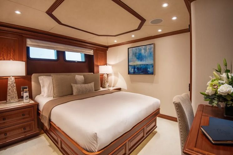 Charter Yacht CROSSED SABRE - Burger 144 - 7 Cabins - Nassau - Exumas - Bahamas
